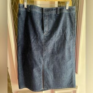Denim skirt Ellen Tracy..split in front and back size 10 front zipper belt band